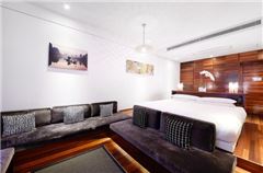 Courtyard Room