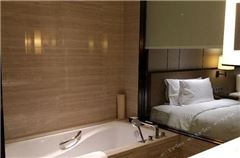 Executive Deluxe Queen Room