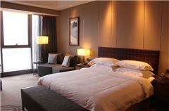 Lake-view Queen Room