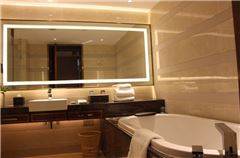 Lake-view Queen Room