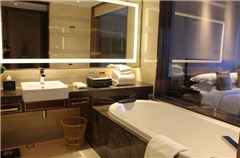 Lake-view Queen Room