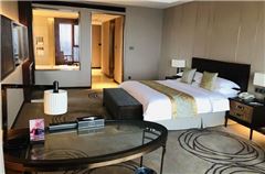 Lake-view Queen Room