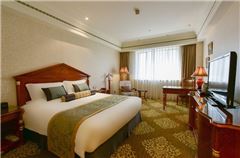 Elegant Queen Room