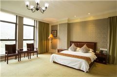 Deluxe Mountain-view Queen Room