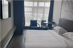 Business Queen Room