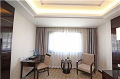 Business Queen Room