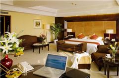 Business Queen Room