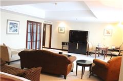 Business Queen Room
