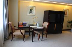 Business Queen Room