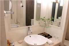 Business Queen Room