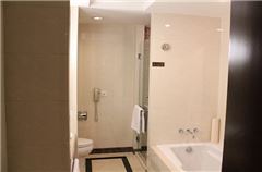 Business Queen Room