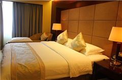 Business Queen Room