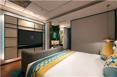 Elegant Queen Room