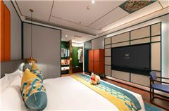 Luxury Queen Room