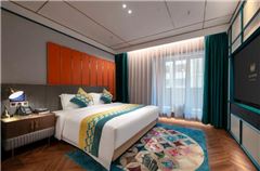 Selection Queen Room