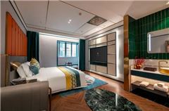 Extreme Queen Room