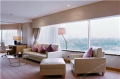 Lake-view Connetion Room