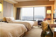 Lake-view Queen Room