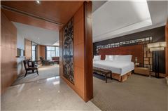 Deluxe Family Fun Suite