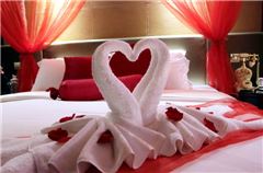 Romantic Queen Room