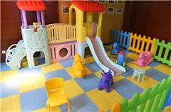 Parco giochi per bambini / miniclub