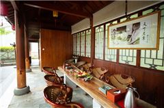 Famous Spring Room
