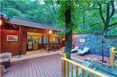 Famous Spring Room