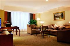 Crowne Plaza Superior Suite