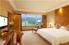 Deluxe Lake-view Suite