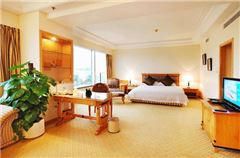 Deluxe Lake-view Suite