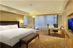 Business Queen Room