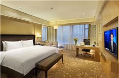 Business Queen Room