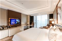 Business Queen Room