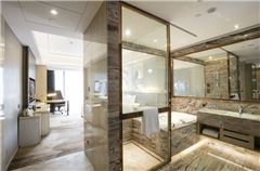 Business Queen Room