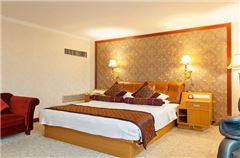 Leisure Queen Room