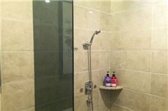 Business Queen Room
