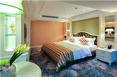 !-bedroom and 1-iving Room