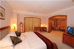 Lake-view Suite
