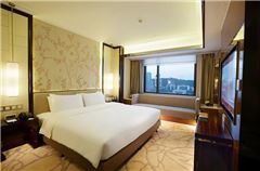 Lake-view Suite