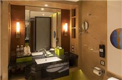 Deluxe Lake-view Twin Room