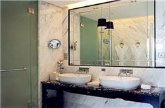 Deluxe Lake-view Room