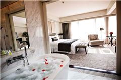 Deluxe Lake-view Executive Room