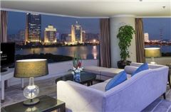 Executive Lake-view Suite