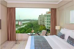 Executive Lake-view Suite