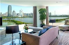 Executive Lake-view Suite