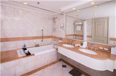 Executive Lake-view Suite