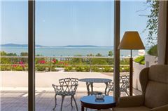 Deluxe Executive Ocean-view Queen Room