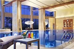 piscine intérieure