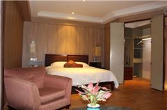 Monarch Queen Room