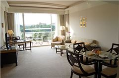 Superior Lake-view Suite